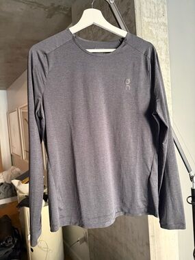 On Running Men's Long-Sleeve Athletic Tee - Charcoal Gray